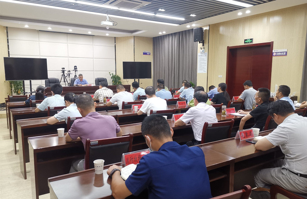 图为我市迅速召开会议，贯彻落实安庆会议精神。.jpg
